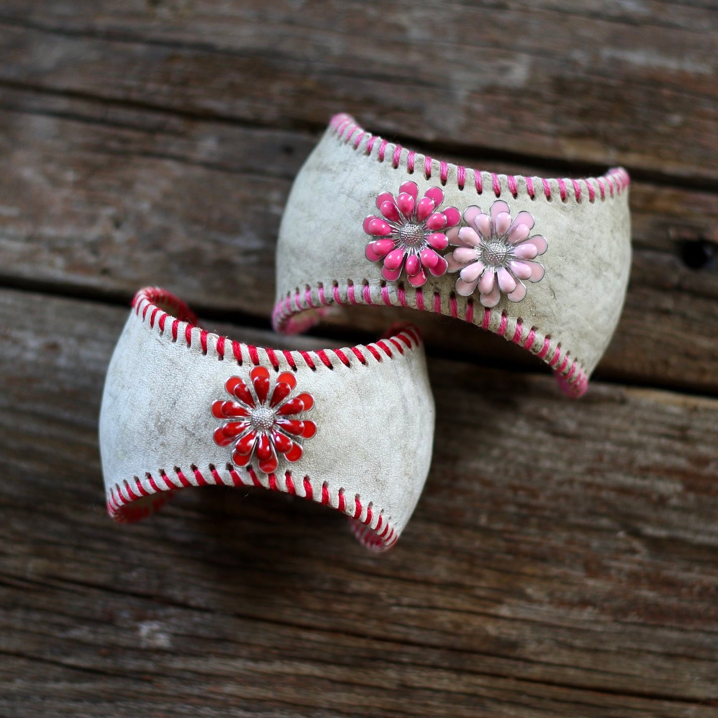 RED DAISY CUFF