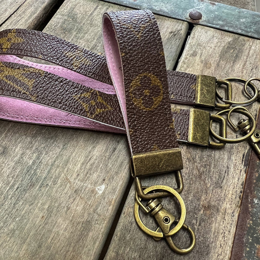 LOUIS VUITTON WRISTLET - LILAC